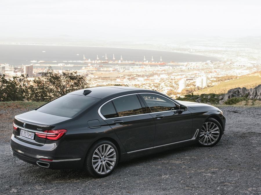  BMW 740i 2016 года  (ZA) (фото 3 из 30)